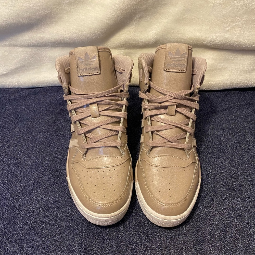 Nude adidas